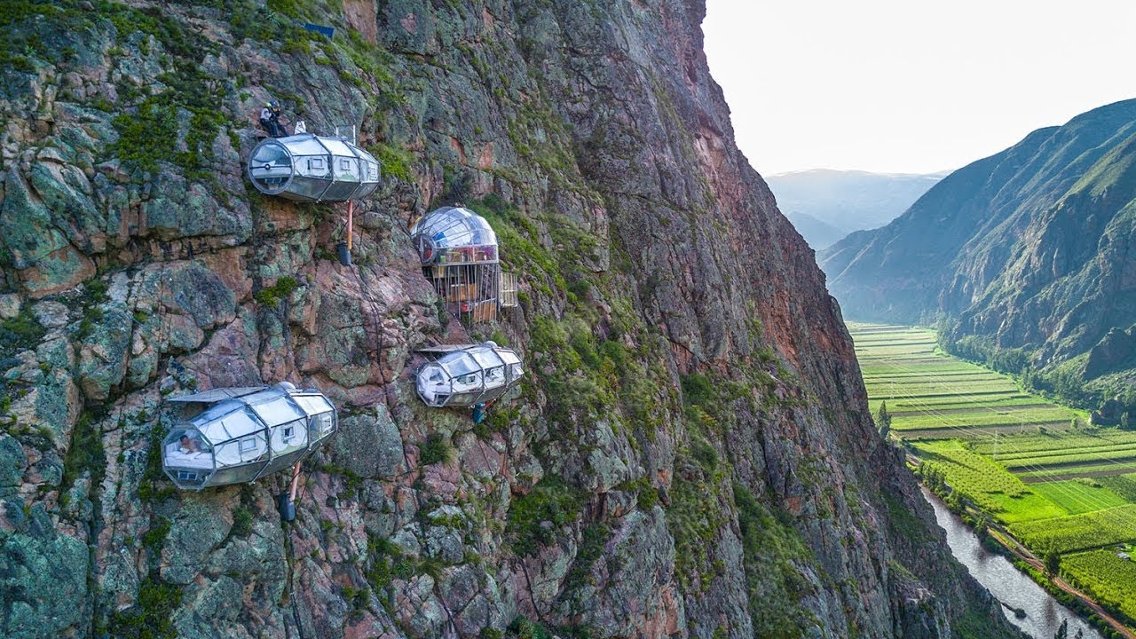 Cabane en verre sur la falaise : Entre ciel et terre, une expérience vertigineuse